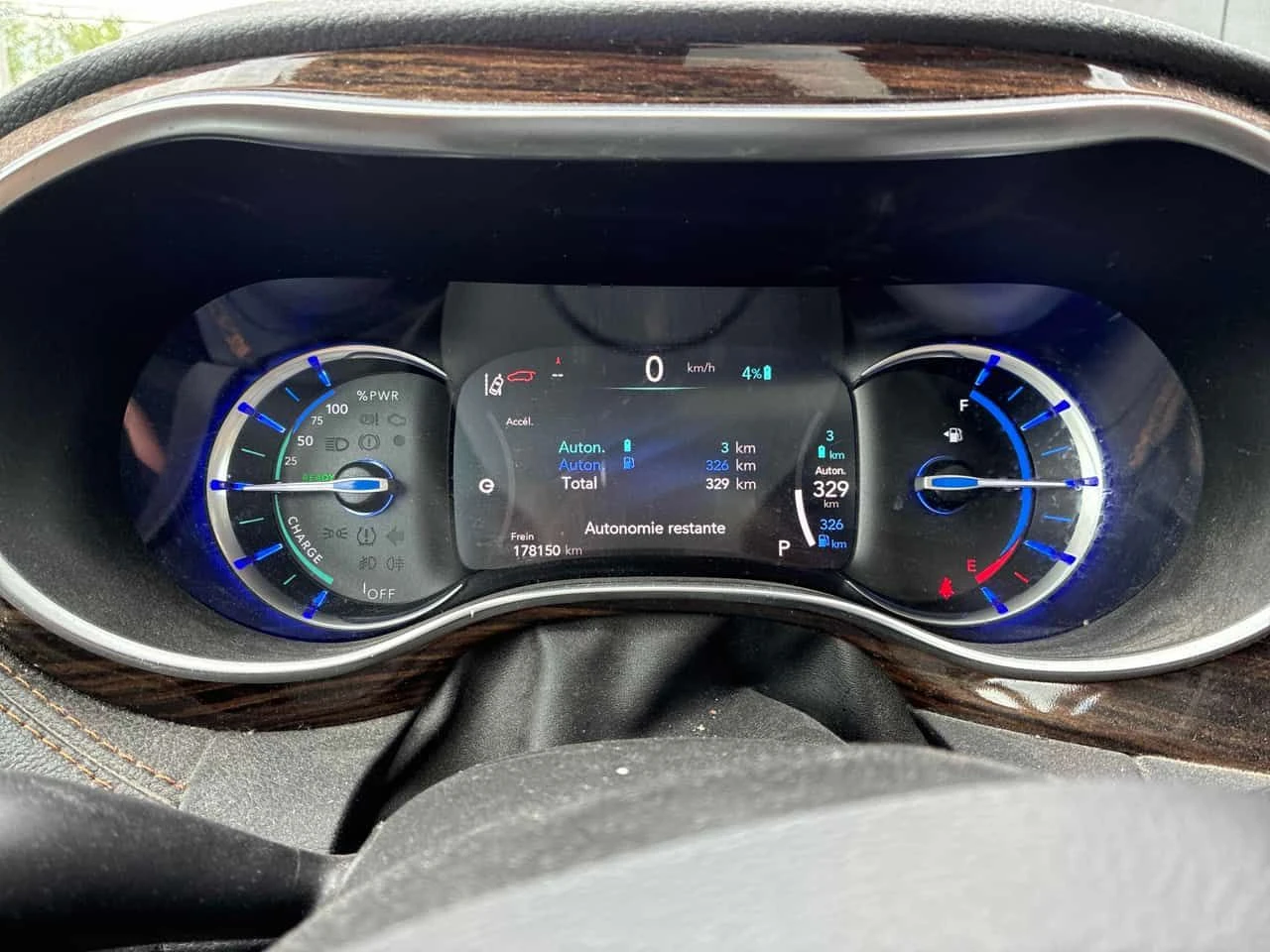 Chrysler Pacifica * Pinnacle * АВТОКРЕДИТ ЕЗ ПЪРВОНАЧАЛНА ВНОСКА* , снимка 8 - Автомобили и джипове - 54721604