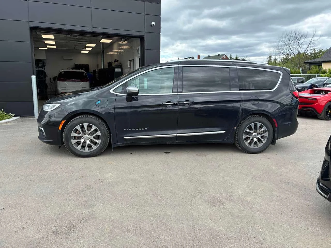 Chrysler Pacifica * Pinnacle * АВТОКРЕДИТ ЕЗ ПЪРВОНАЧАЛНА ВНОСКА* , снимка 2 - Автомобили и джипове - 54721604