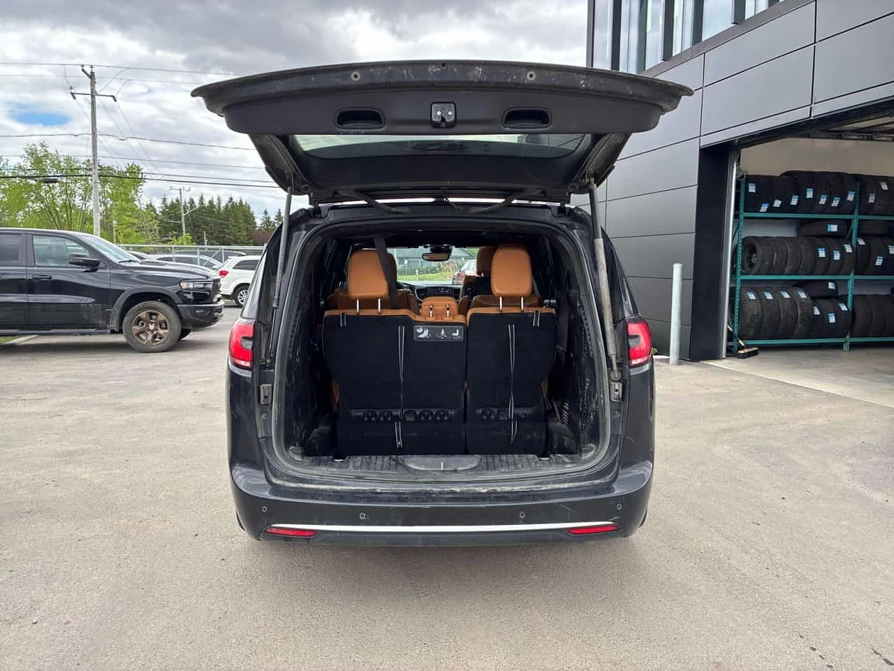 Chrysler Pacifica * Pinnacle * АВТОКРЕДИТ ЕЗ ПЪРВОНАЧАЛНА ВНОСКА* , снимка 14 - Автомобили и джипове - 54721604