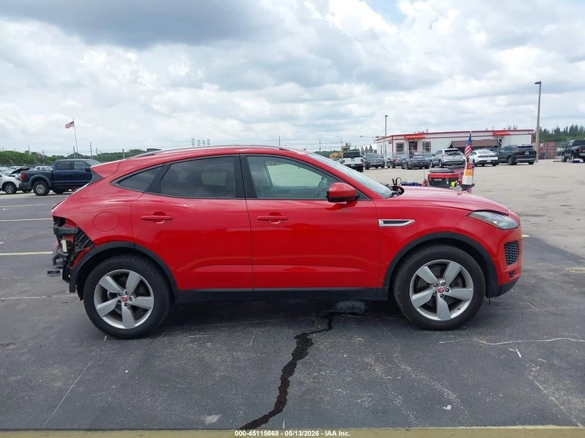 Jaguar E-pace * AWD* ПАНО* KEYLESS* Camera* ПОДГРЕВ* , снимка 13 - Автомобили и джипове - 55433969