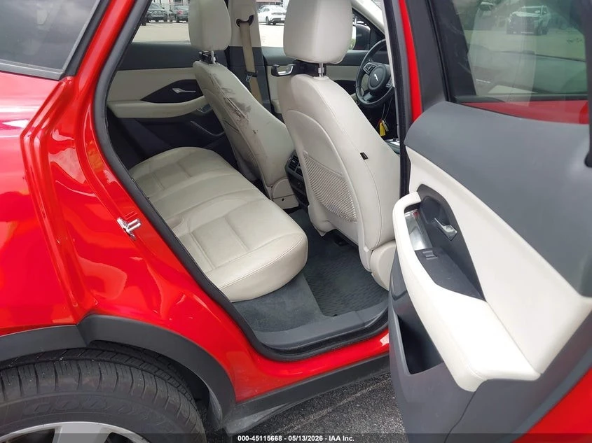 Jaguar E-pace * AWD* ПАНО* KEYLESS* Camera* ПОДГРЕВ* , снимка 7 - Автомобили и джипове - 55433969