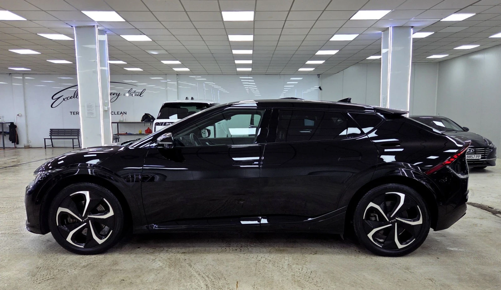 Kia EV6 SOH100%/77KWh/Сервизна Книжка, снимка 5 - Автомобили и джипове - 56090500