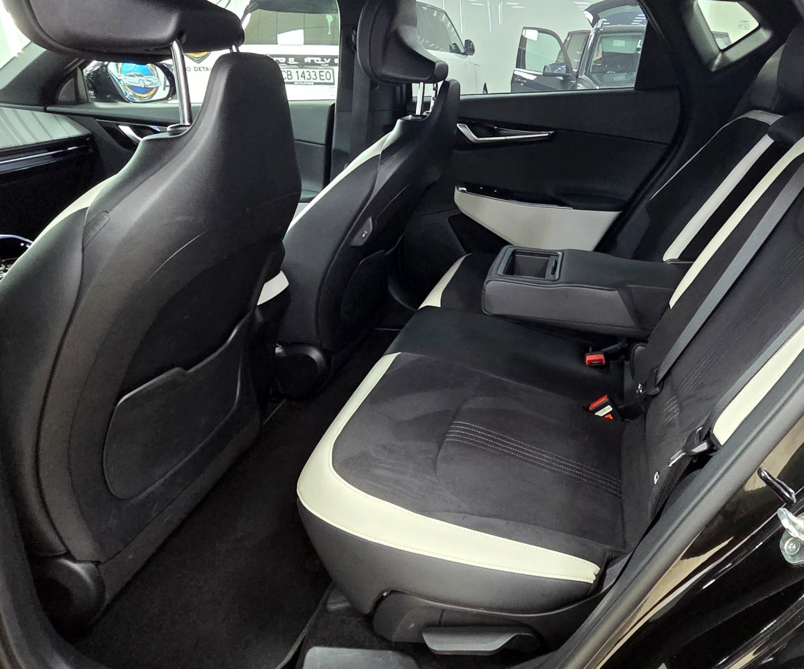 Kia EV6 SOH100%/77KWh/Сервизна Книжка, снимка 8 - Автомобили и джипове - 56090500