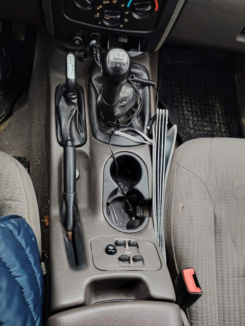 Jeep Cherokee, снимка 6 - Автомобили и джипове - 53015611