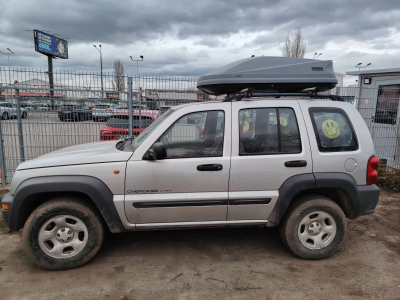 Jeep Cherokee, снимка 2 - Автомобили и джипове - 53015611