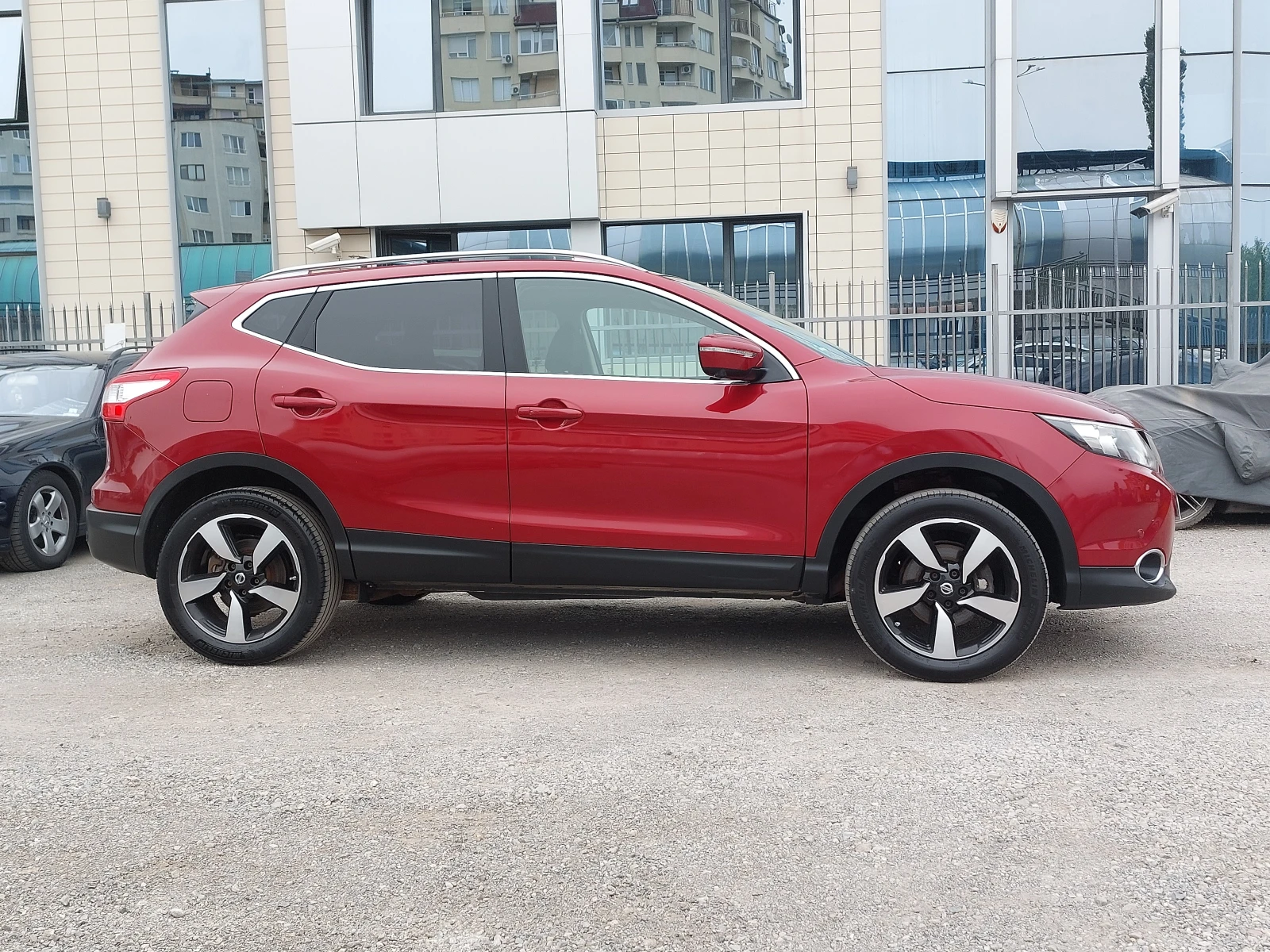 Nissan Qashqai 1.6dCi 131кс 4X4 ПАНОРАМА NAVI КАМЕРА 360 KEYLESS - изображение 10