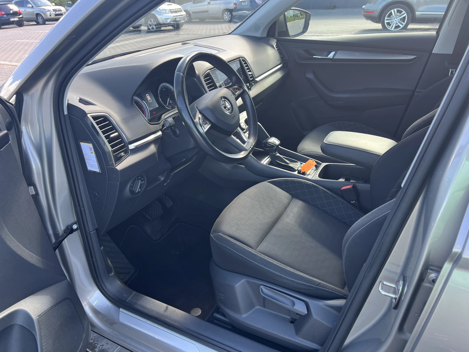 Skoda Karoq 1.5 TSI ACT 150кс Автомат / Много екстри - изображение 7
