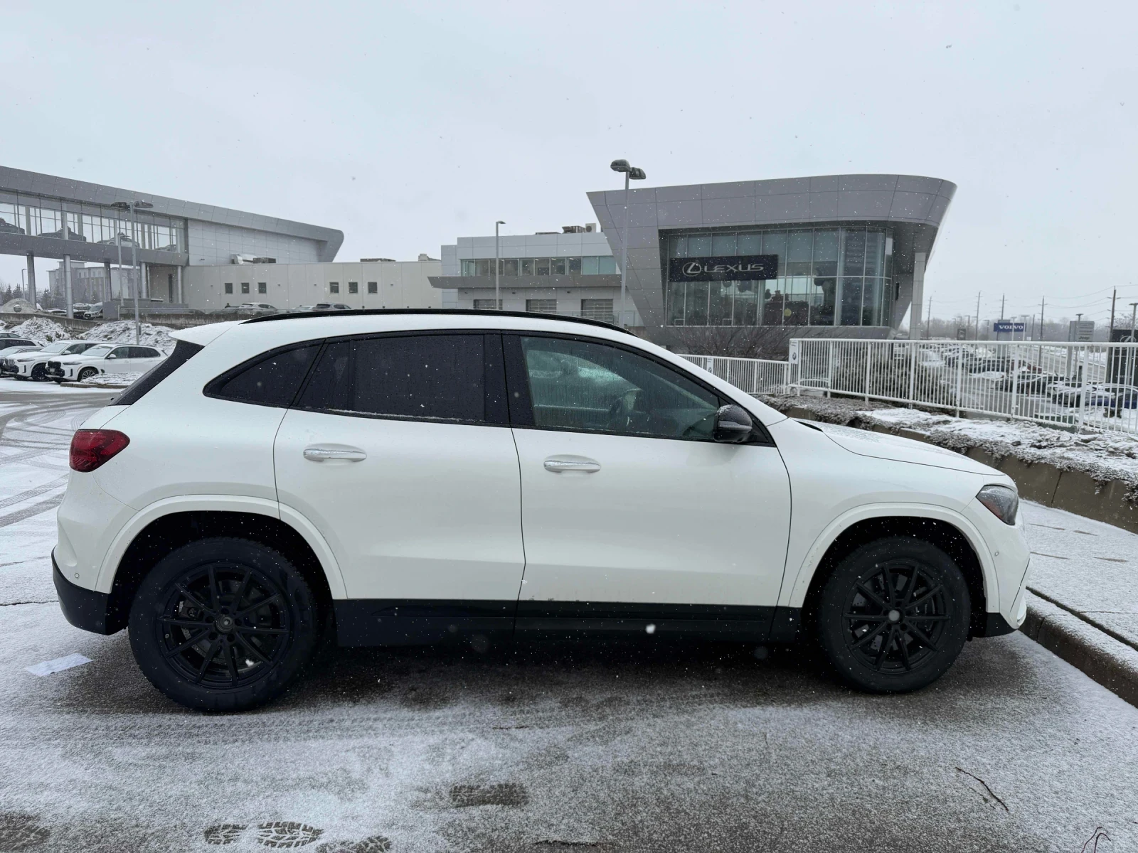 Mercedes-Benz GLA 250 4MATIC * ПОДГРЕВ * ПАНОРАМА * CARFAX, снимка 3 - Автомобили и джипове - 54646947