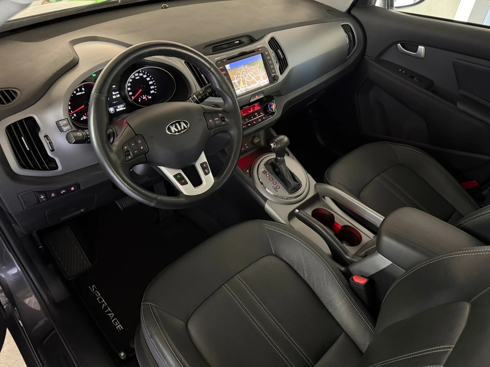 Kia Sportage 2.0i 4X4*  ПЪЛНА СЕРВИЗНА ИСТОРИЯ В КИА!, снимка 8 - Автомобили и джипове - 54690964