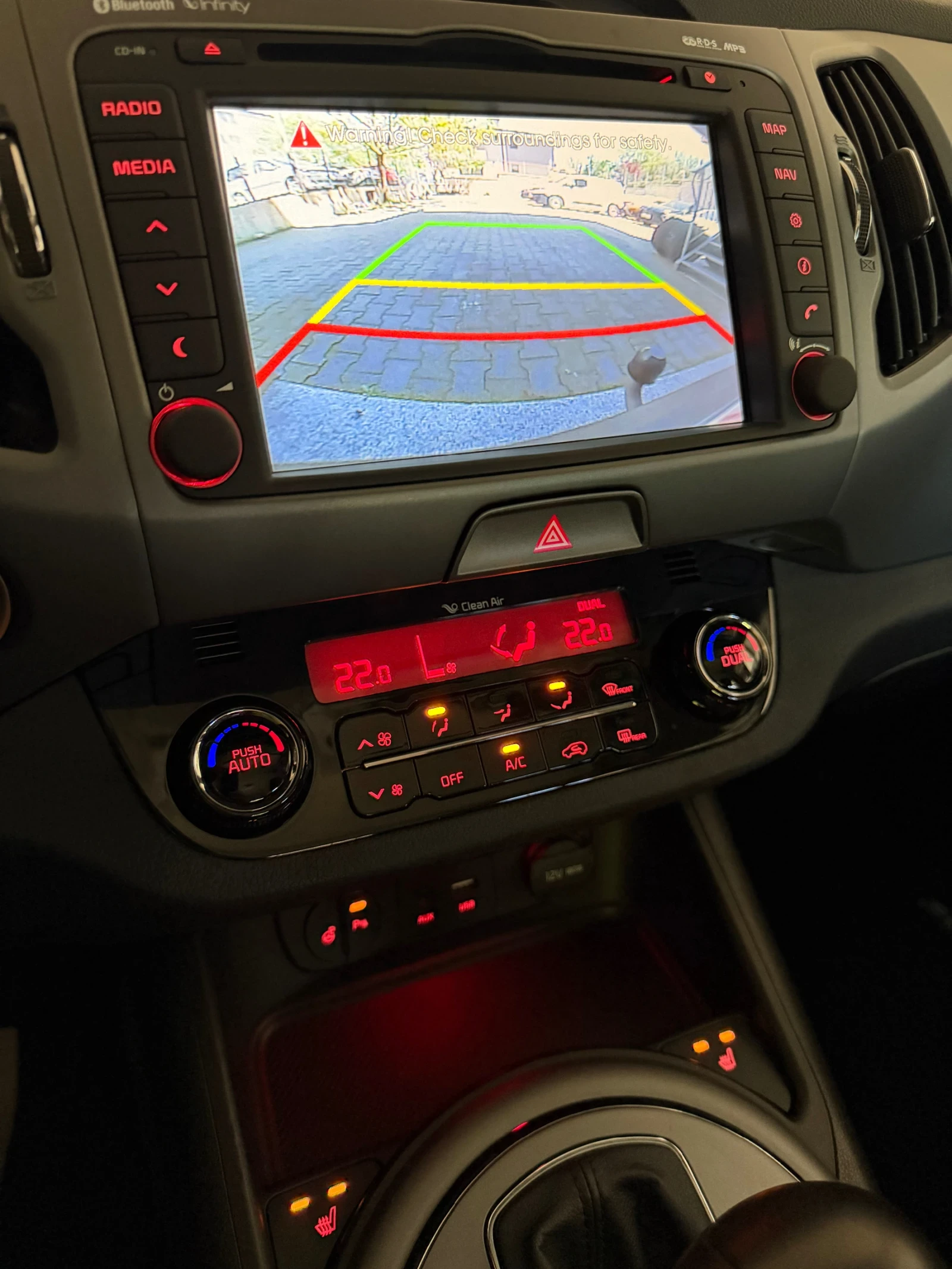 Kia Sportage 2.0i 4X4*  ПЪЛНА СЕРВИЗНА ИСТОРИЯ В КИА!, снимка 13 - Автомобили и джипове - 54690964