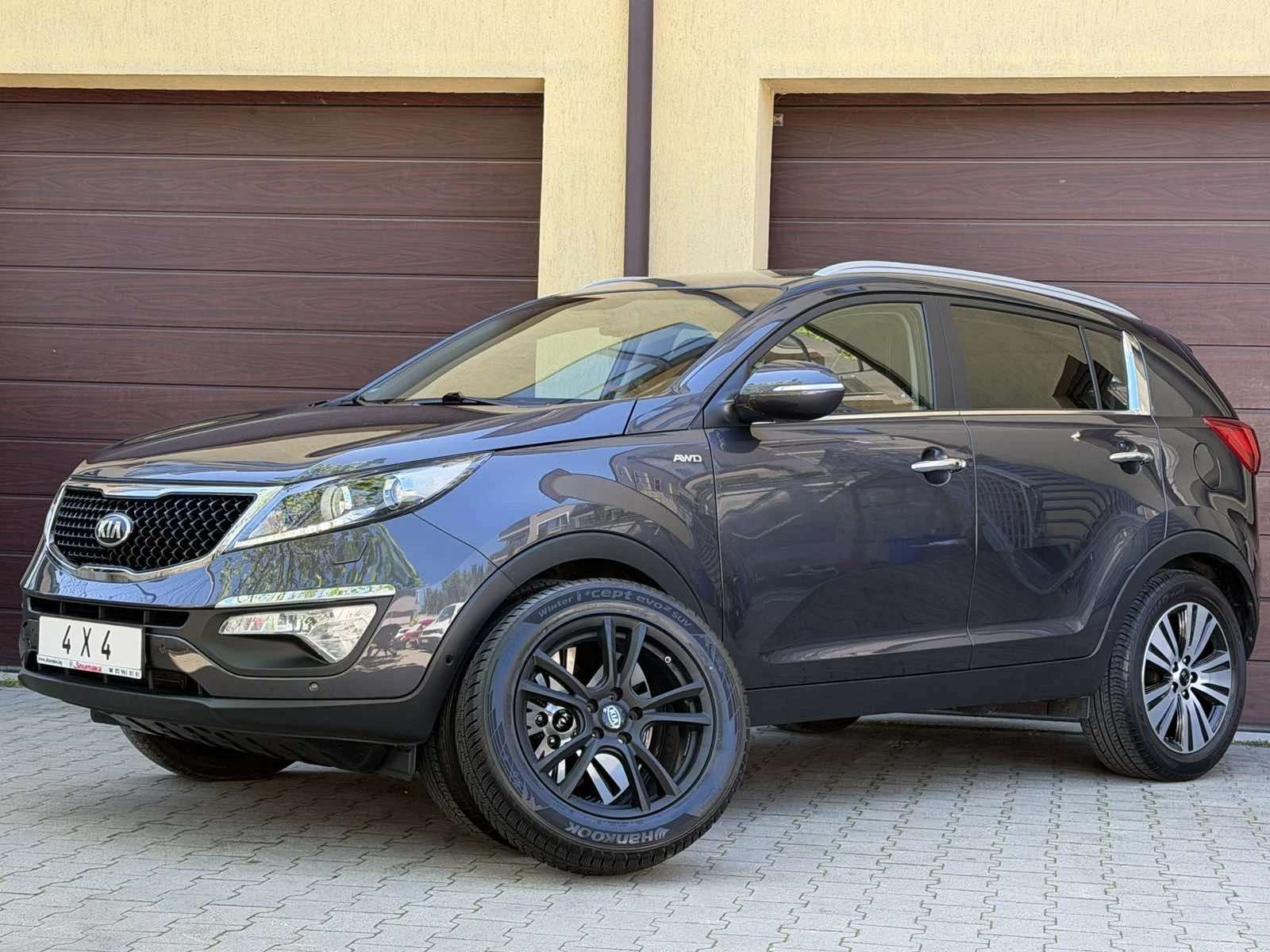 Kia Sportage 2.0i 4X4*  ПЪЛНА СЕРВИЗНА ИСТОРИЯ В КИА!, снимка 2 - Автомобили и джипове - 54690964