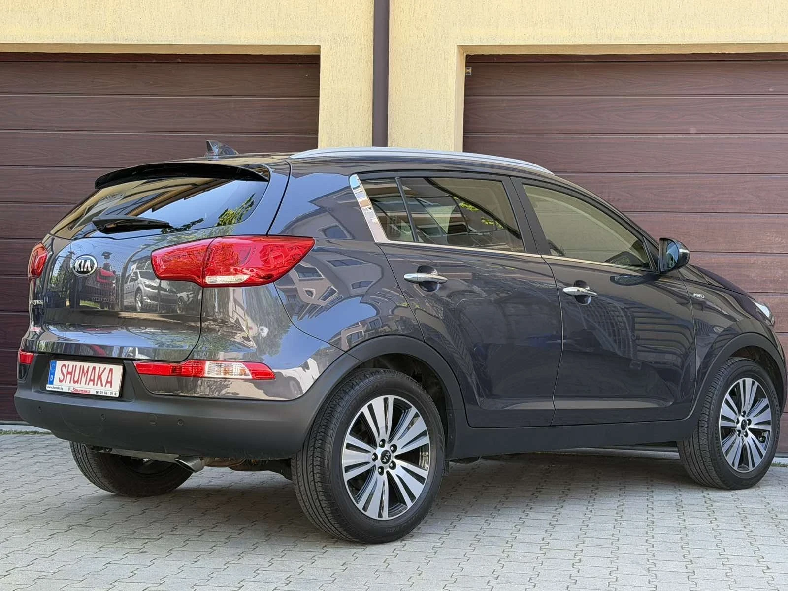 Kia Sportage 2.0i 4X4*  ПЪЛНА СЕРВИЗНА ИСТОРИЯ В КИА!, снимка 4 - Автомобили и джипове - 54690964