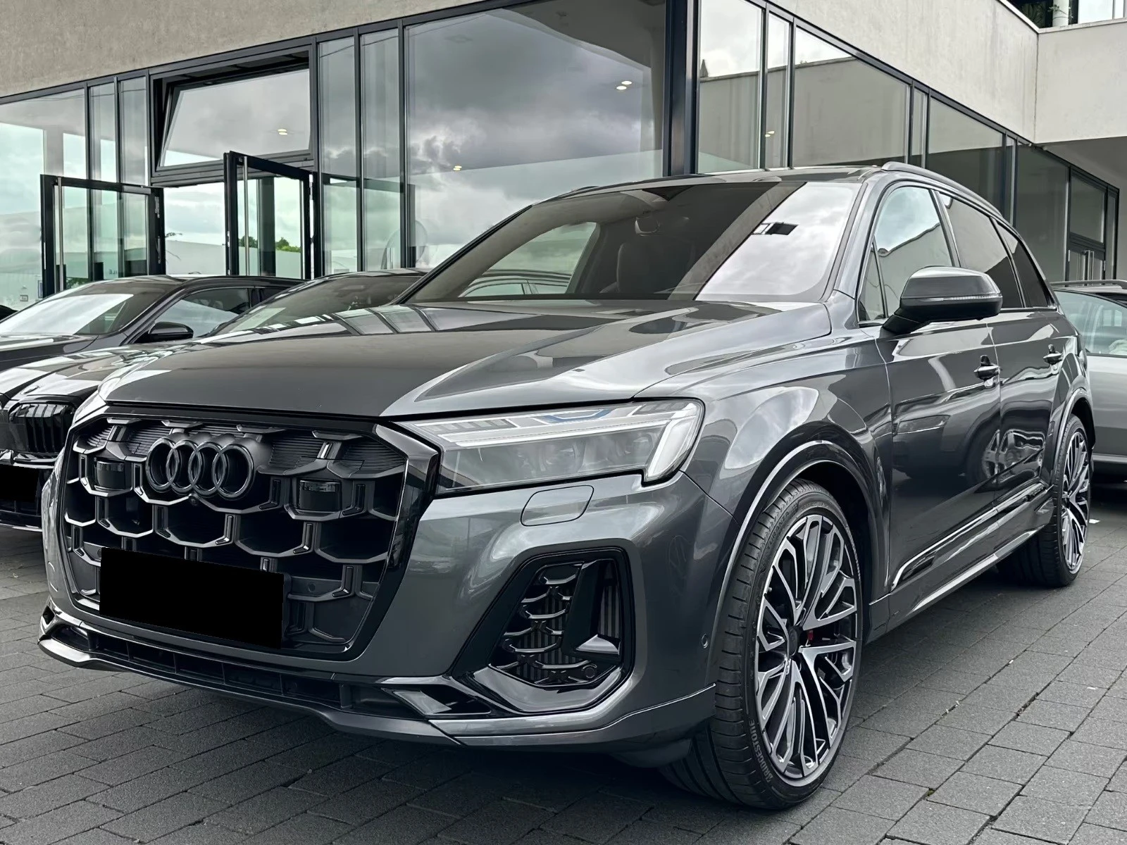 Audi SQ7 FACELIFT / B&O / MATRIX / HUD/ 360 / PANO, снимка 3 - Автомобили и джипове - 55057852