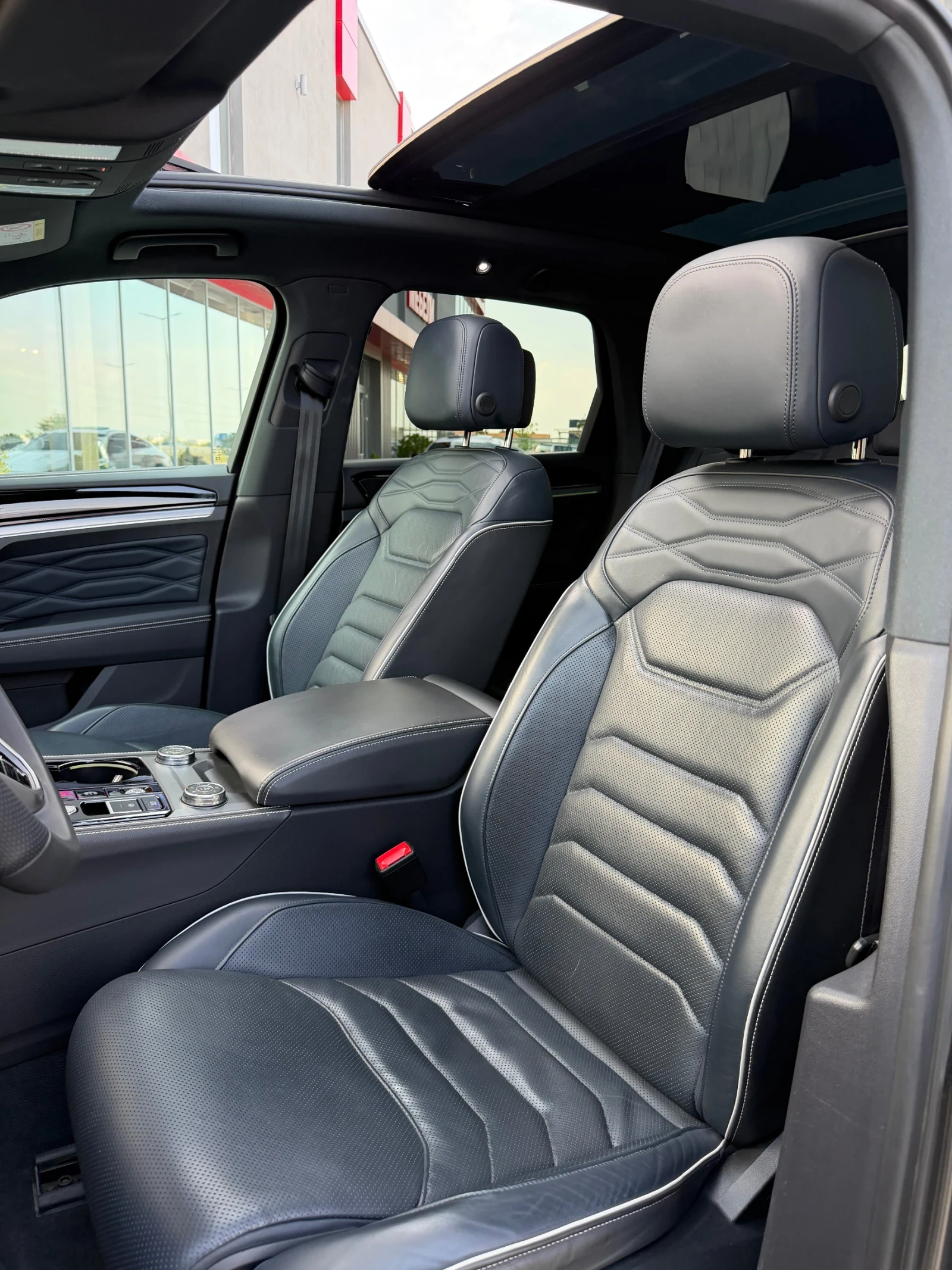 VW Touareg 1 Ви собственик !, снимка 13 - Автомобили и джипове - 55837577