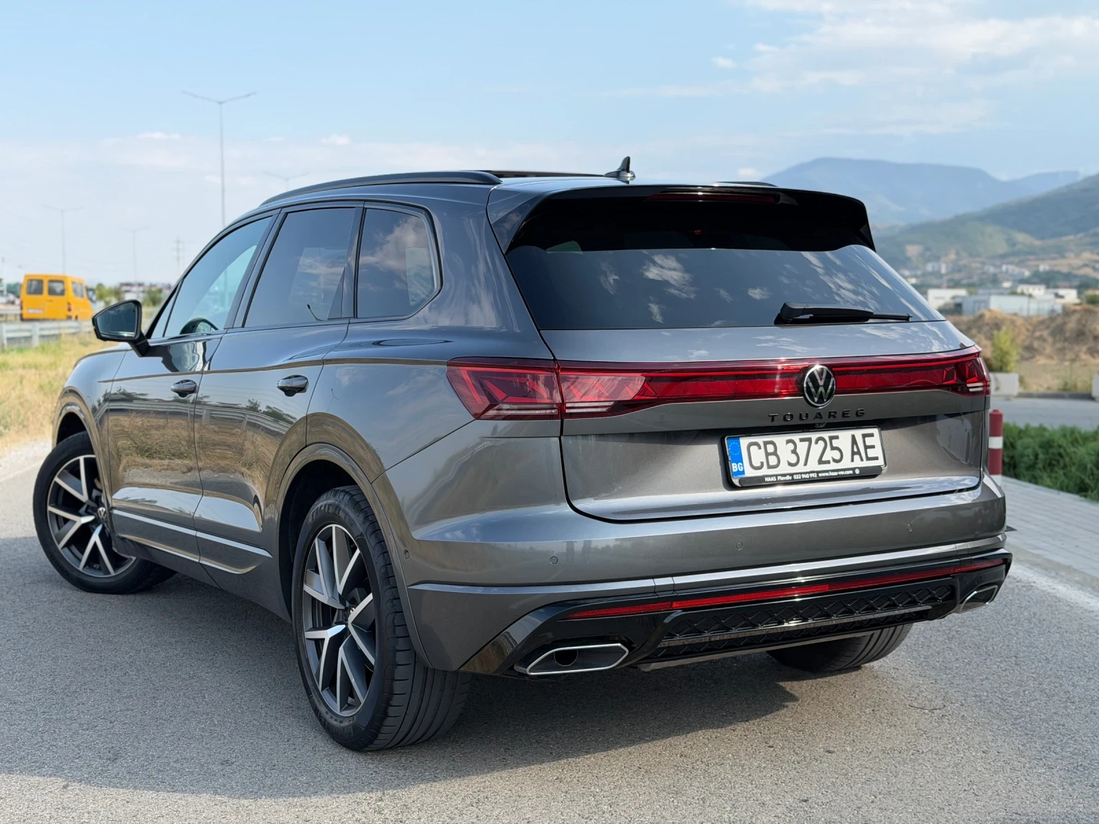 VW Touareg 1 Ви собственик !, снимка 3 - Автомобили и джипове - 55837577
