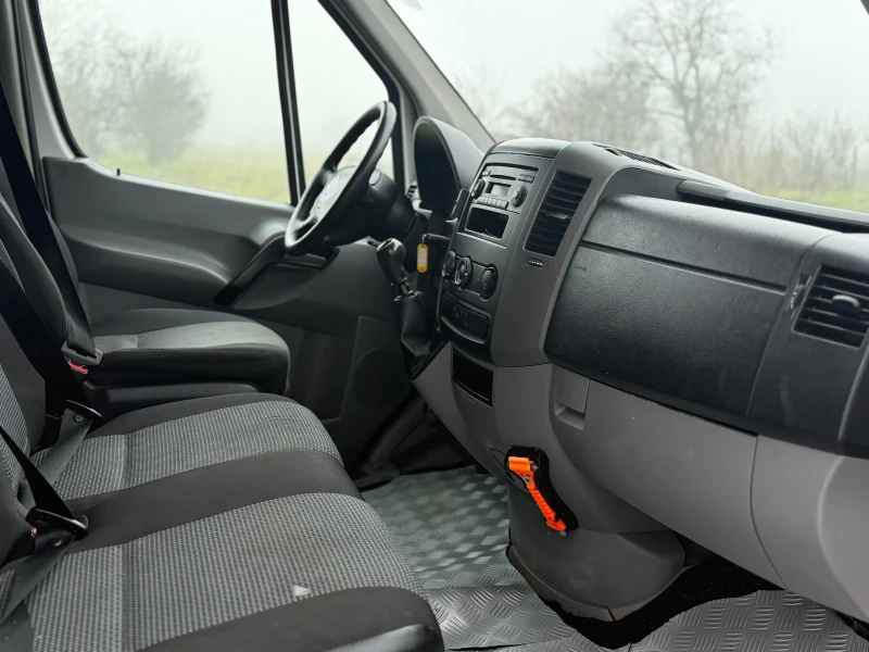 VW Crafter 2.0 TDI 5+ 1, снимка 6 - Бусове и автобуси - 53496249