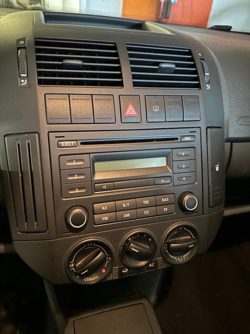 VW Polo 1.2i, снимка 6 - Автомобили и джипове - 51408011