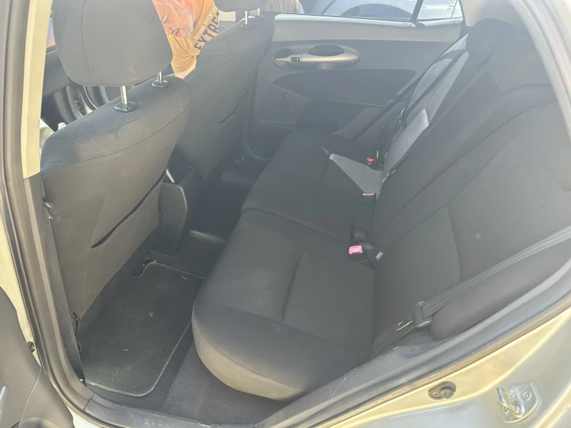 Toyota Auris 1.4 LPG, снимка 10 - Автомобили и джипове - 51537007
