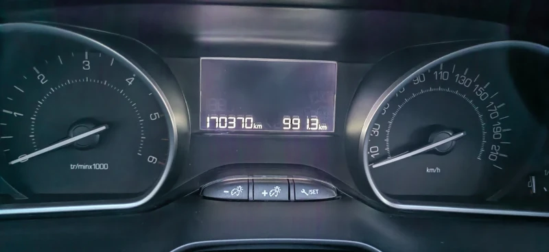 Peugeot 2008 1.6 BLUE HDI ACTIV FACELIFT, снимка 11 - Автомобили и джипове - 52922156