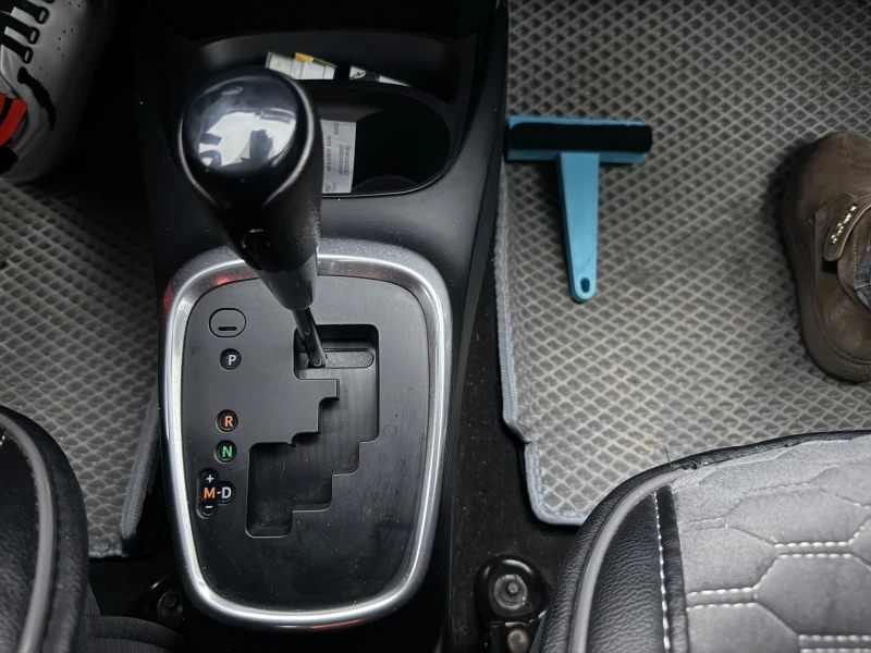 Toyota Yaris, снимка 10 - Автомобили и джипове - 53466930