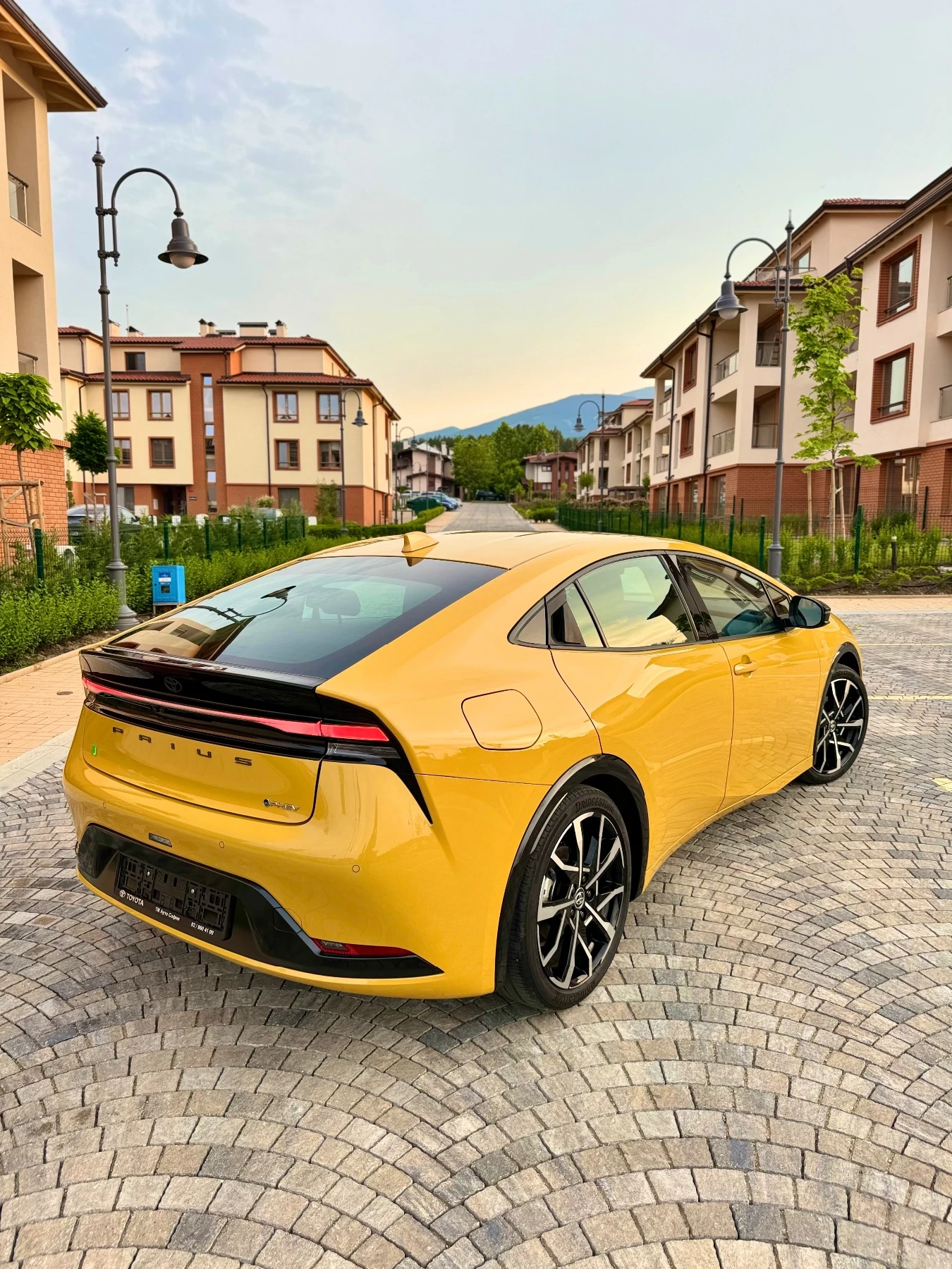 Toyota Prius Gold / 10 ГОДИНИ ГАРАНЦИЯ / Plug in Hybrid НАЛИЧЕН - изображение 6
