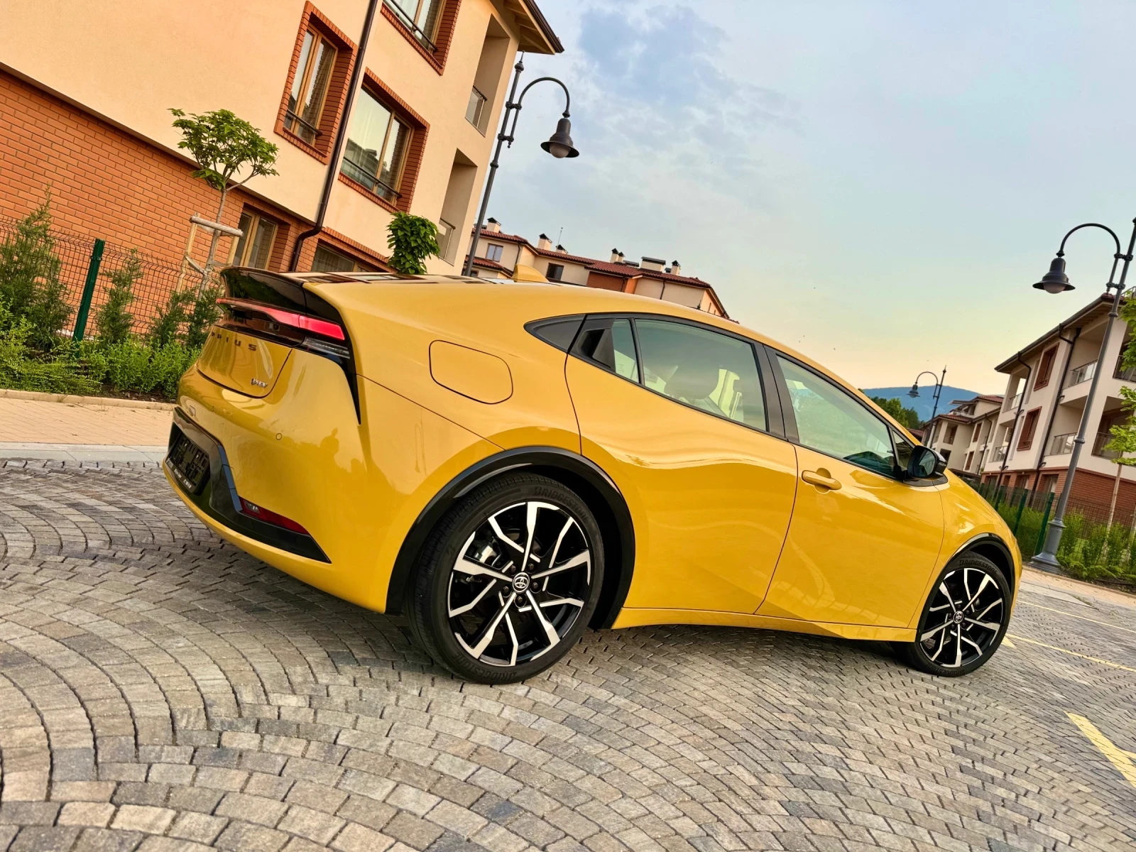 Toyota Prius Gold / 10 ГОДИНИ ГАРАНЦИЯ / Plug in Hybrid НАЛИЧЕН - изображение 5
