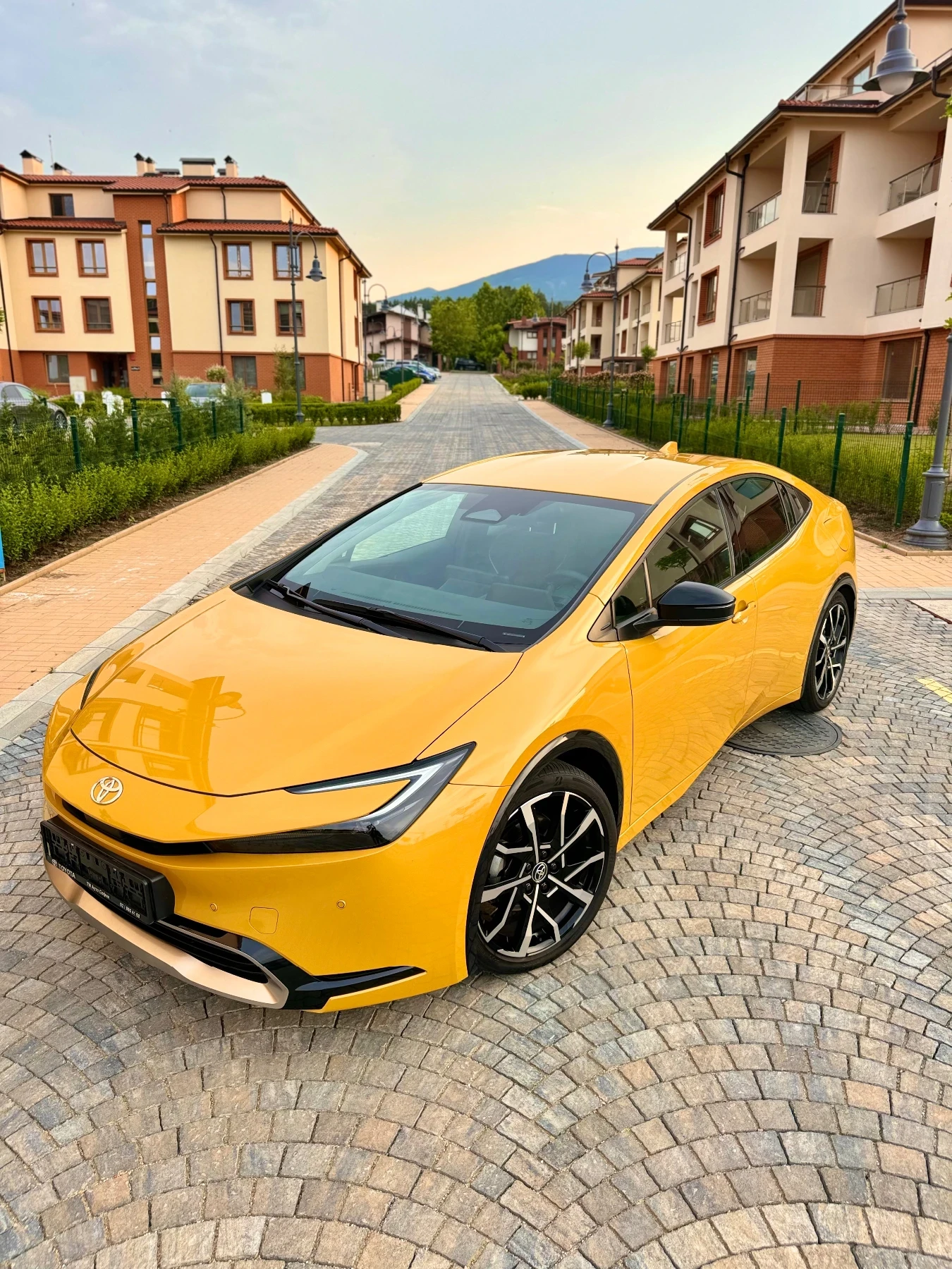 Toyota Prius Gold / 10 ГОДИНИ ГАРАНЦИЯ / Plug in Hybrid НАЛИЧЕН - изображение 8