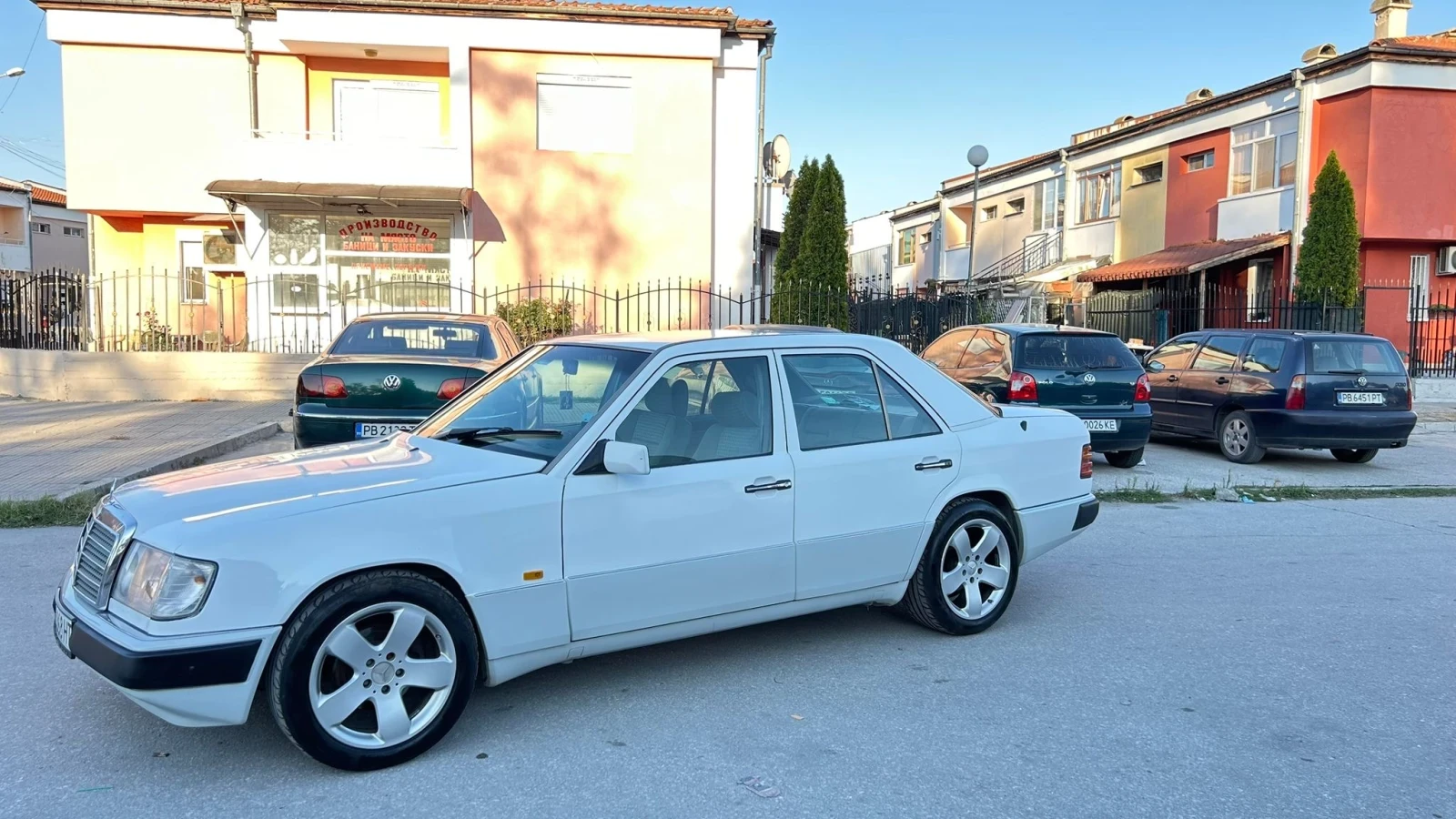 Mercedes-Benz E 200 ПЕРФЕКТНО СЪСТОЯНИЕ - изображение 7