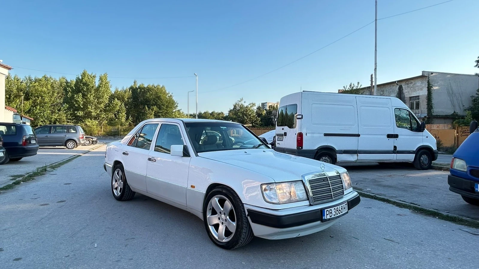 Mercedes-Benz E 200 ПЕРФЕКТНО СЪСТОЯНИЕ - изображение 3