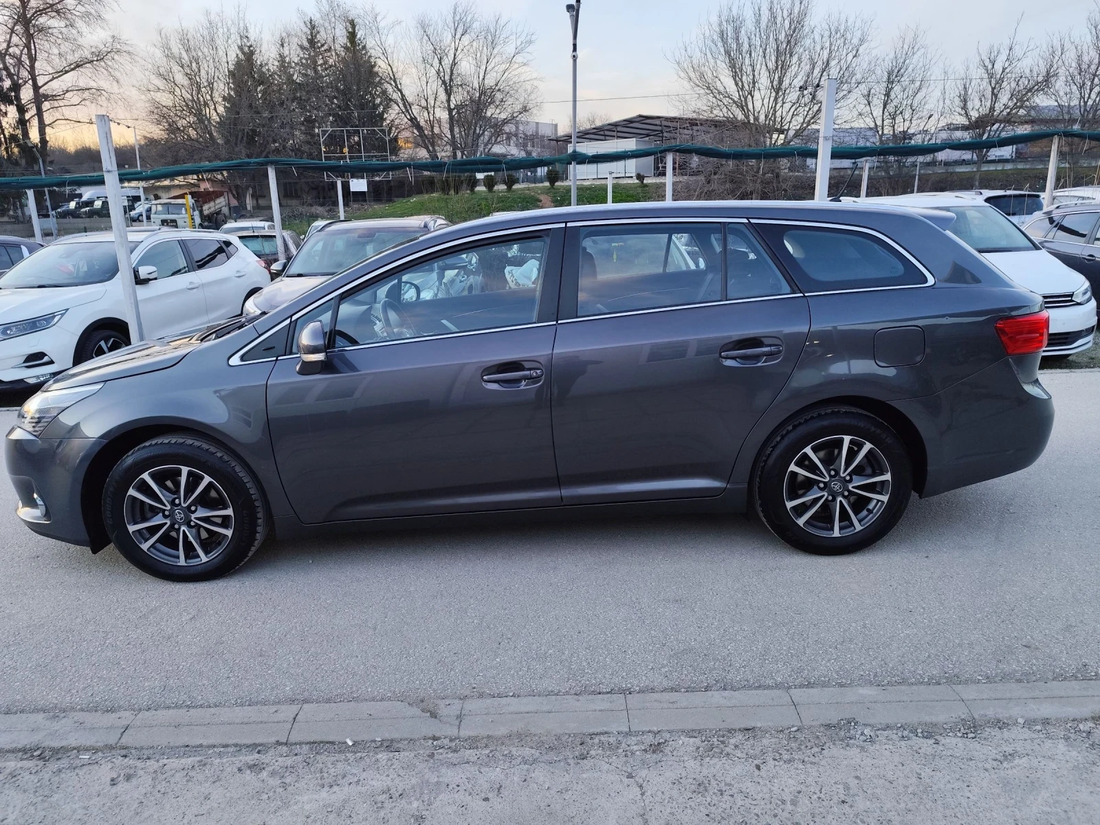 Toyota Avensis 2.0 Швейцария , снимка 5 - Автомобили и джипове - 53773105