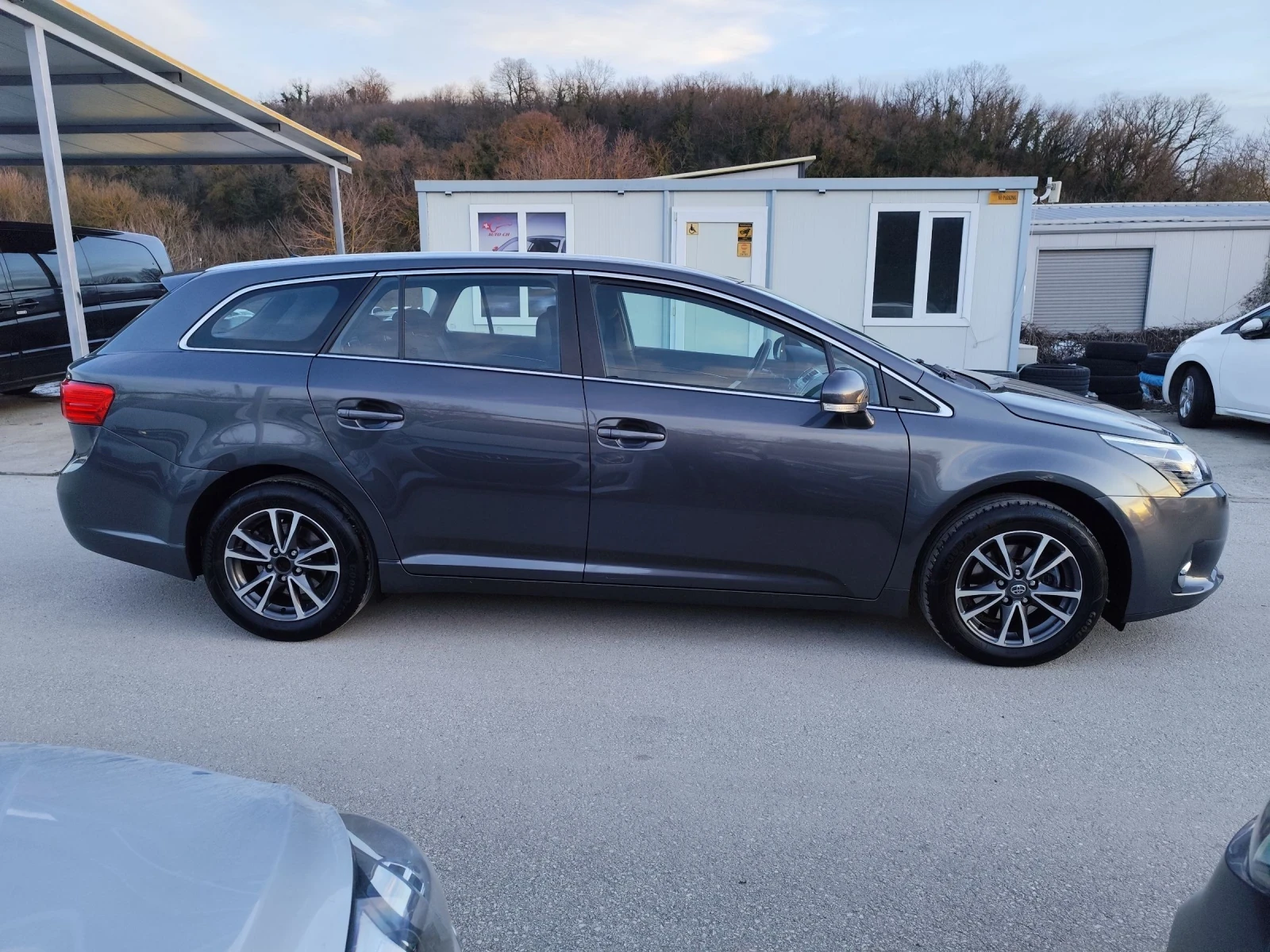 Toyota Avensis 2.0 Швейцария , снимка 15 - Автомобили и джипове - 53773105