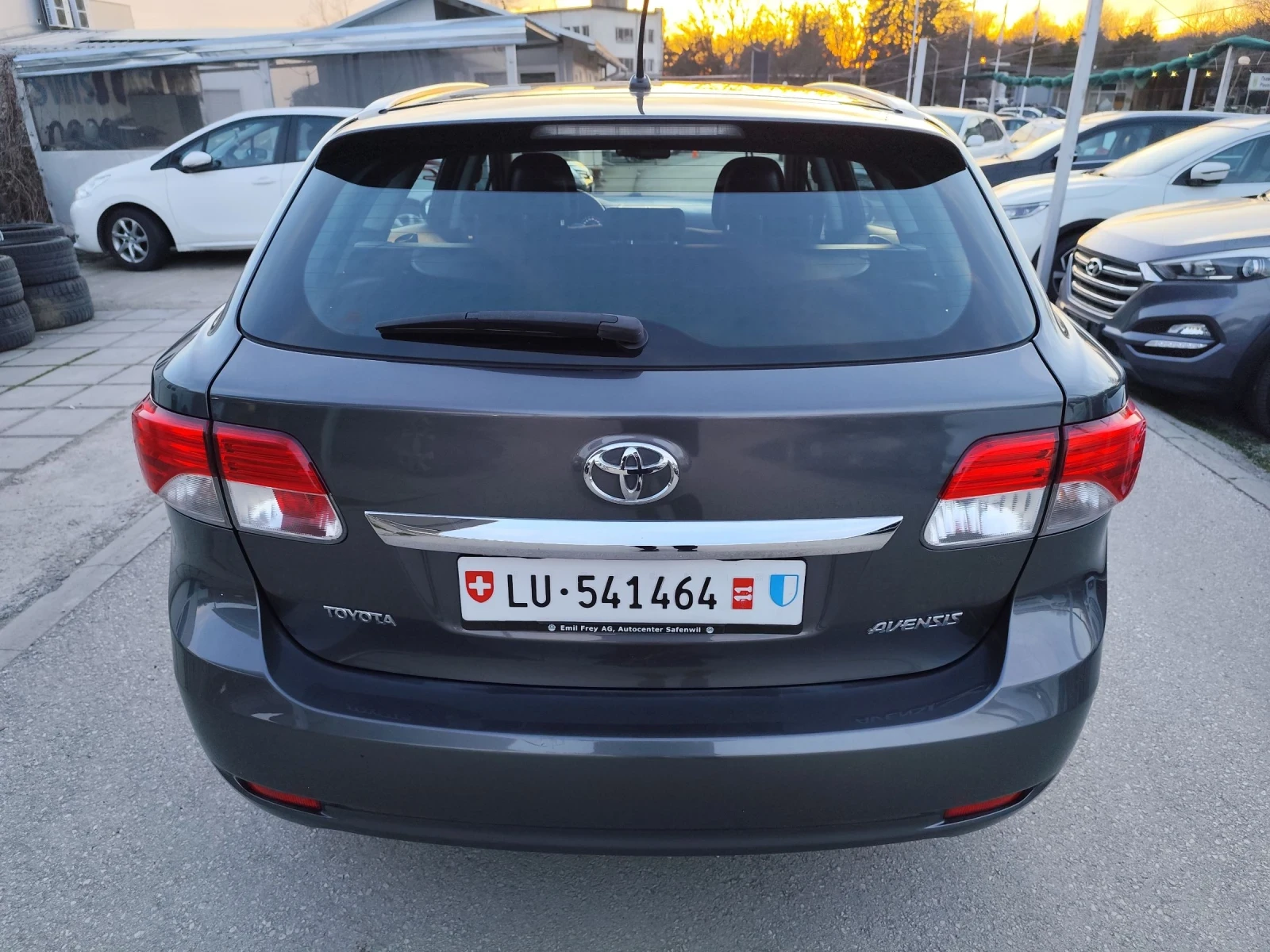 Toyota Avensis 2.0 Швейцария , снимка 11 - Автомобили и джипове - 53773105