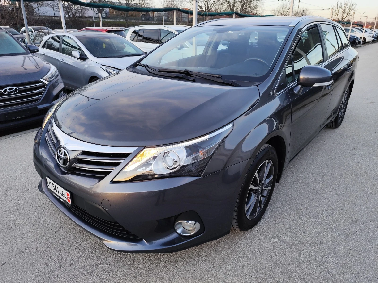 Toyota Avensis 2.0 Швейцария , снимка 4 - Автомобили и джипове - 53773105