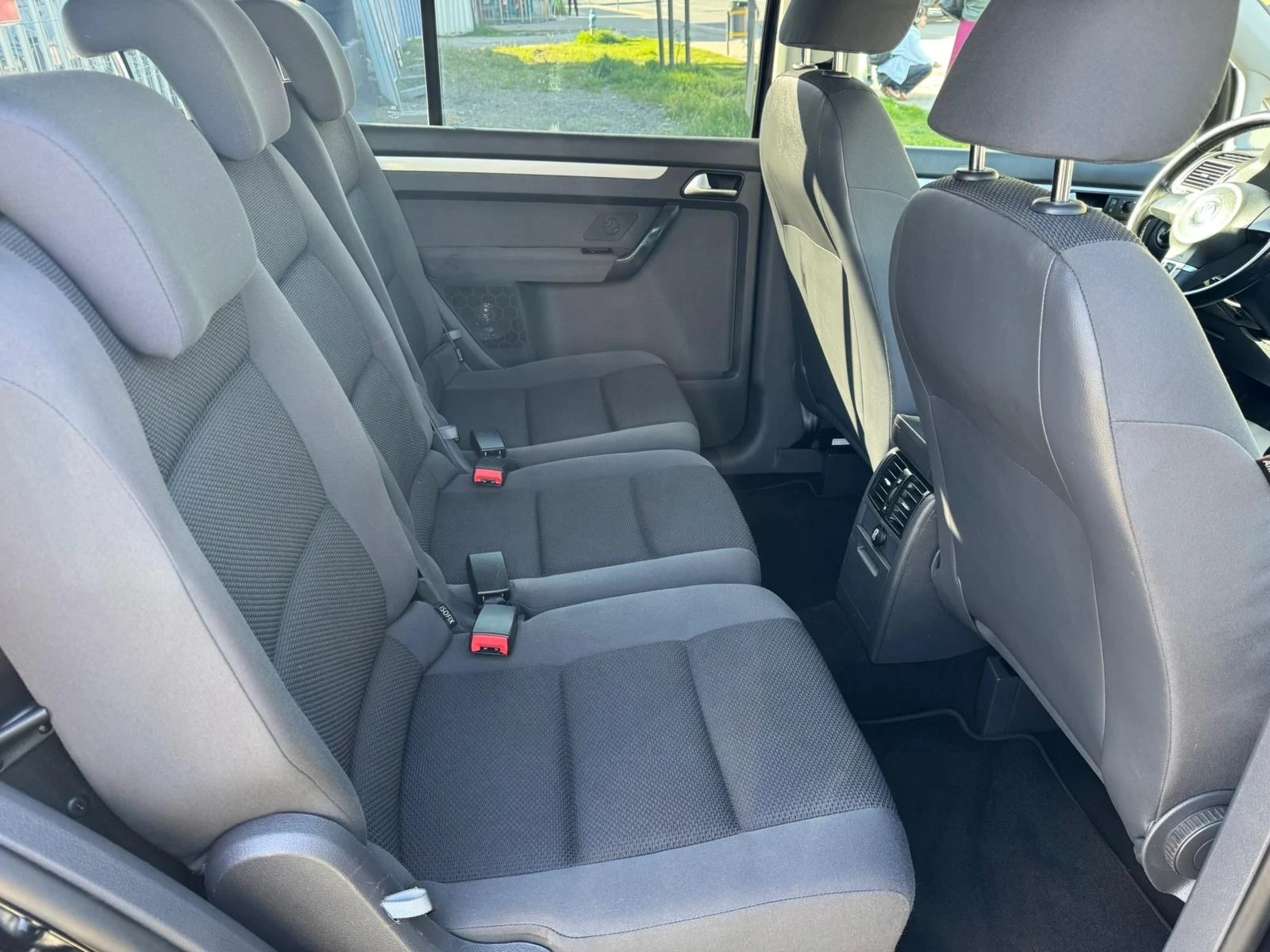 VW Touran 1.6TDi/6с.к., снимка 10 - Автомобили и джипове - 54338107