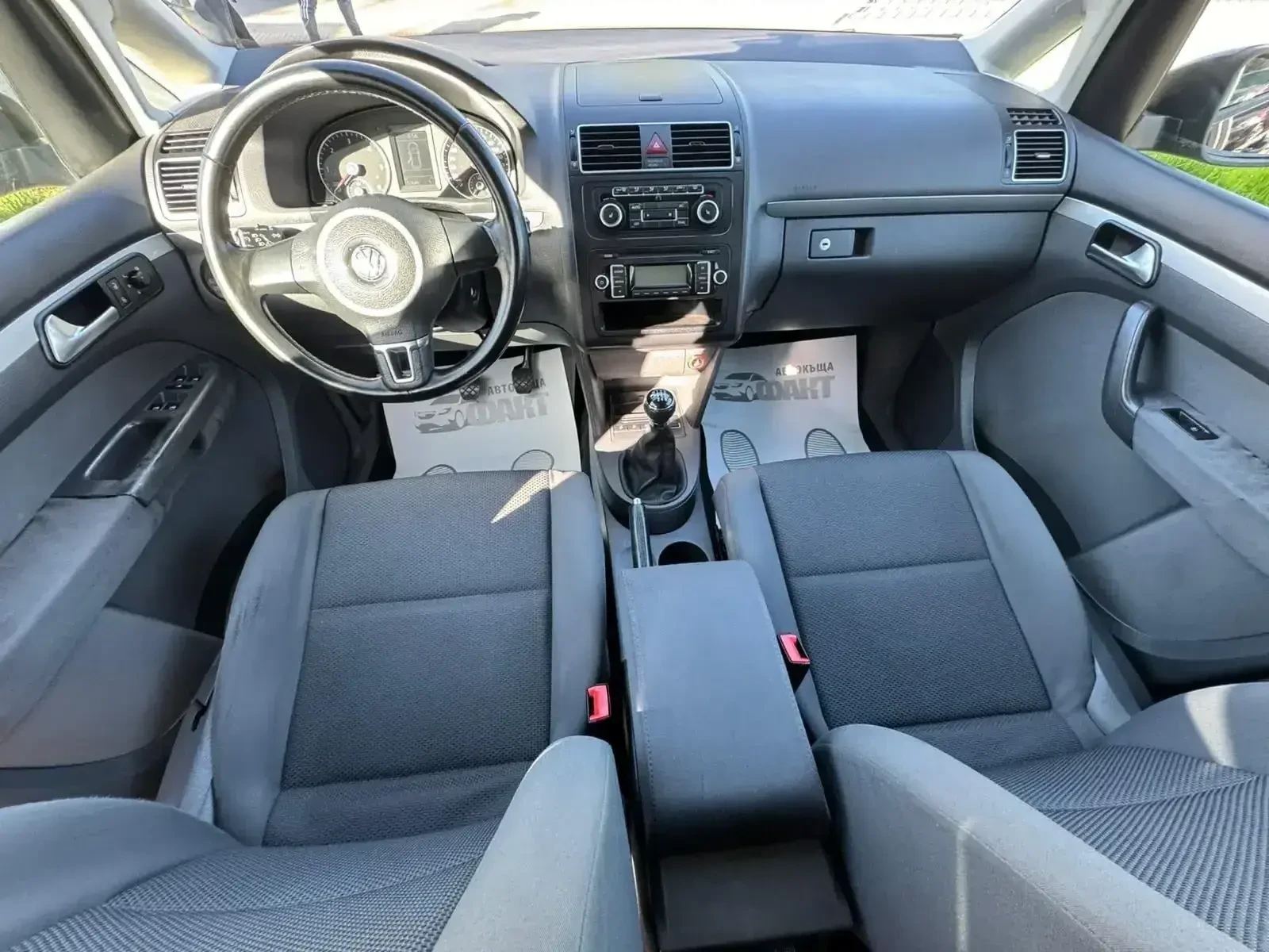VW Touran 1.6TDi/6с.к., снимка 7 - Автомобили и джипове - 54338107