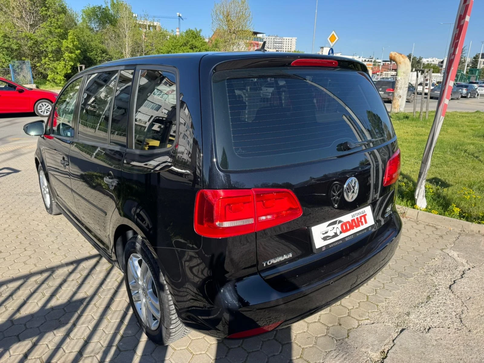VW Touran 1.6TDi/6с.к., снимка 4 - Автомобили и джипове - 54338107