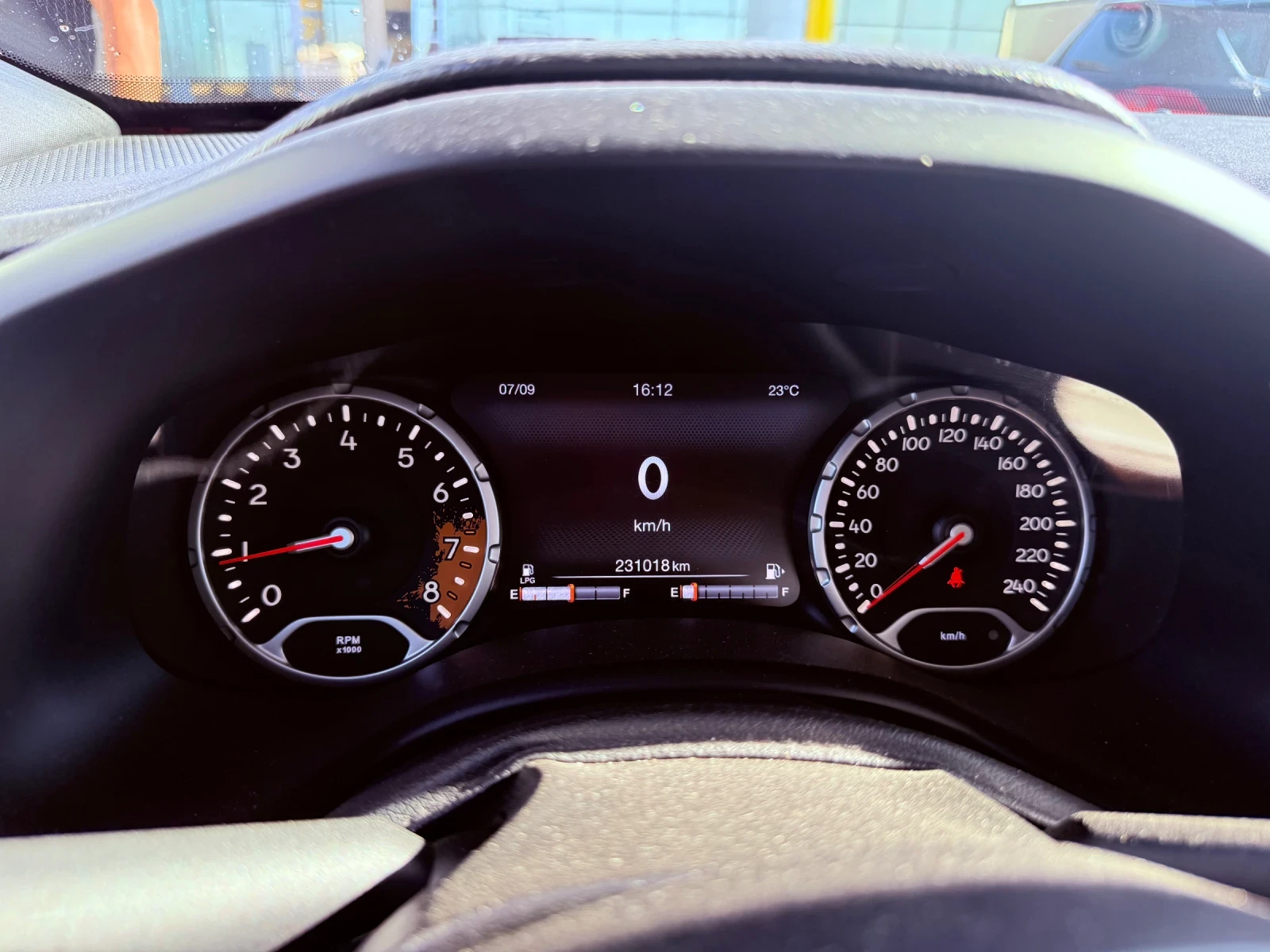 Jeep Renegade 1.4 T-JET фабрична газ LONGITUDE, снимка 13 - Автомобили и джипове - 54620884