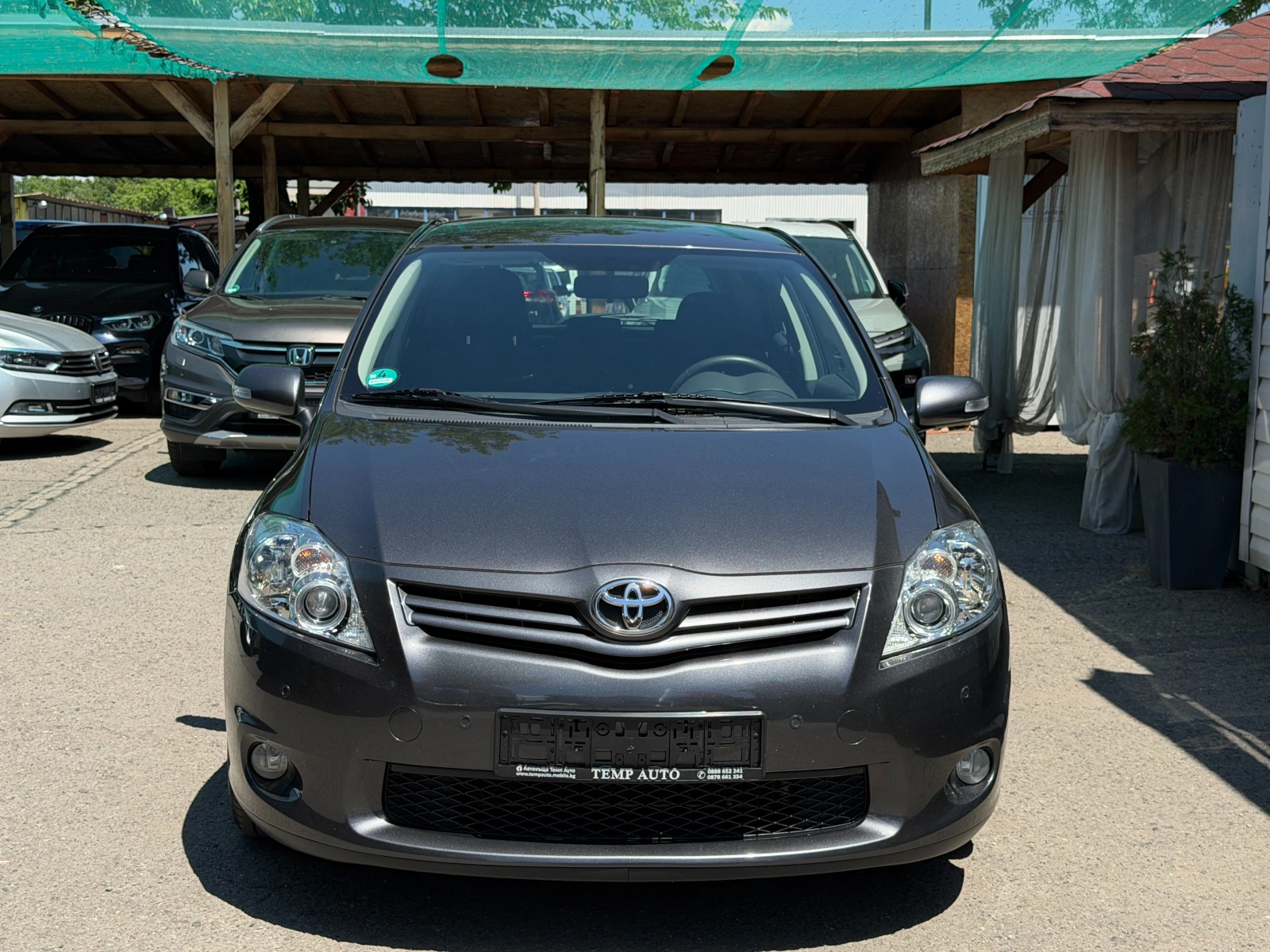 Toyota Auris 1.6i* СЪС СЕРВИЗНА КНИЖКА С ПЪЛНА ИСТОРИЯ, снимка 2 - Автомобили и джипове - 54865670
