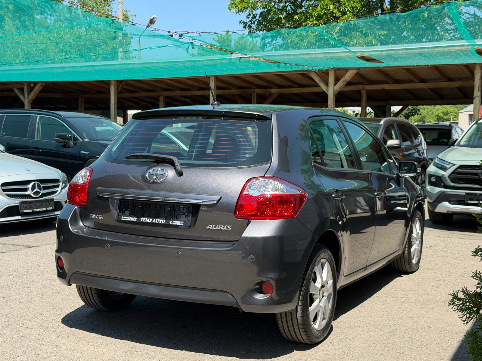 Toyota Auris 1.6i* СЪС СЕРВИЗНА КНИЖКА С ПЪЛНА ИСТОРИЯ, снимка 4 - Автомобили и джипове - 54865670