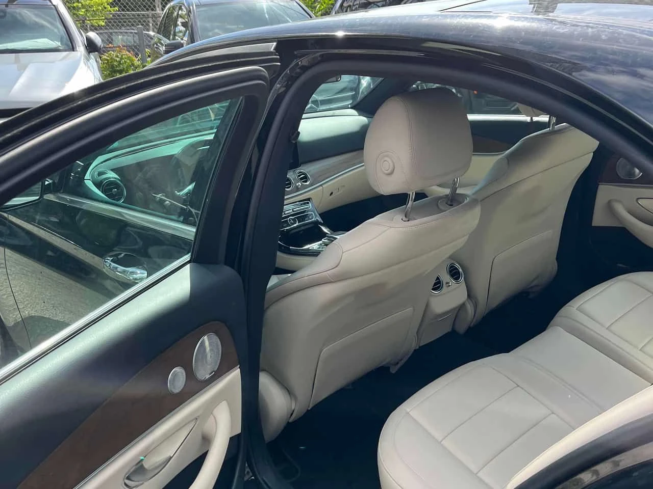 Mercedes-Benz E 400 * CARFAX * ЦЕНА ДО БГ, снимка 11 - Автомобили и джипове - 55243137