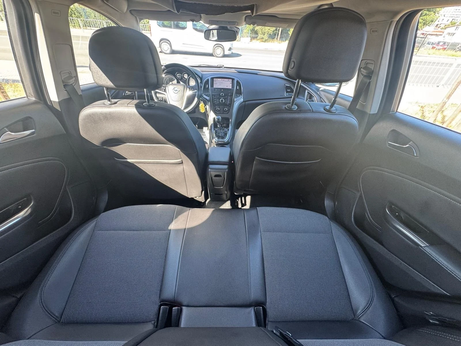 Opel Astra 1.4i/NAVI, снимка 12 - Автомобили и джипове - 55247540