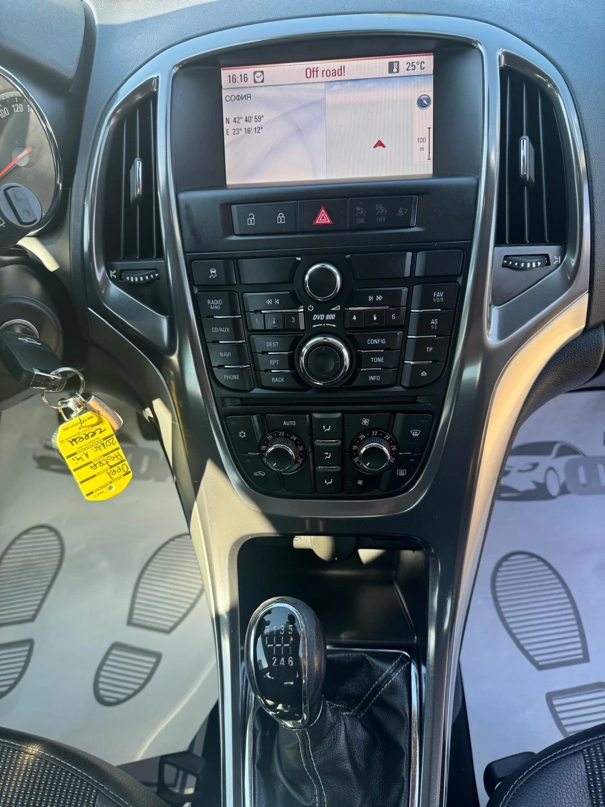Opel Astra 1.4i/NAVI, снимка 11 - Автомобили и джипове - 55247540
