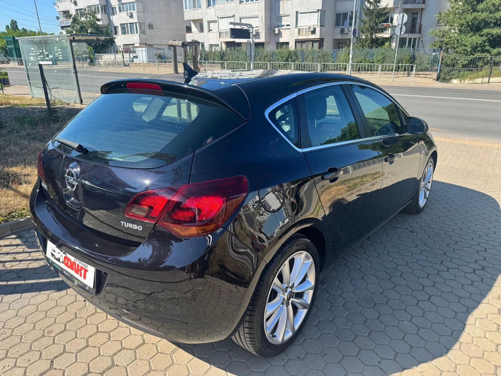 Opel Astra 1.4i/NAVI, снимка 3 - Автомобили и джипове - 55247540