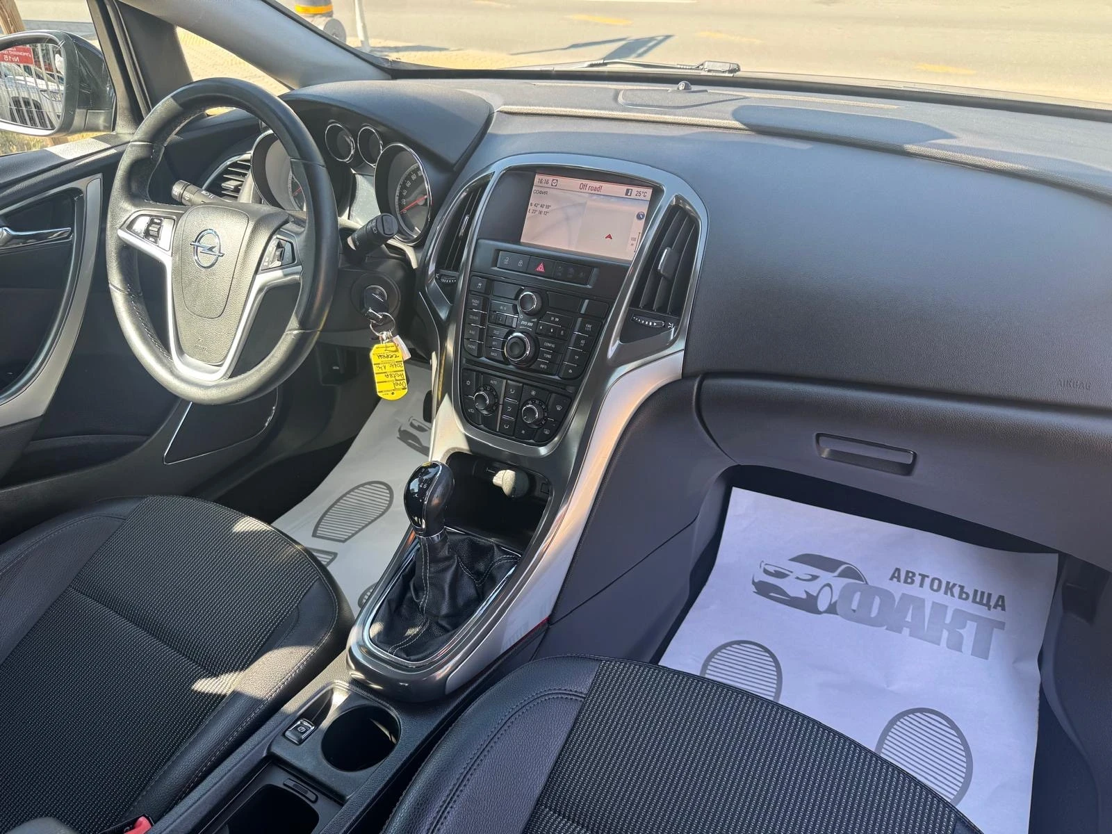 Opel Astra 1.4i/NAVI, снимка 13 - Автомобили и джипове - 55247540