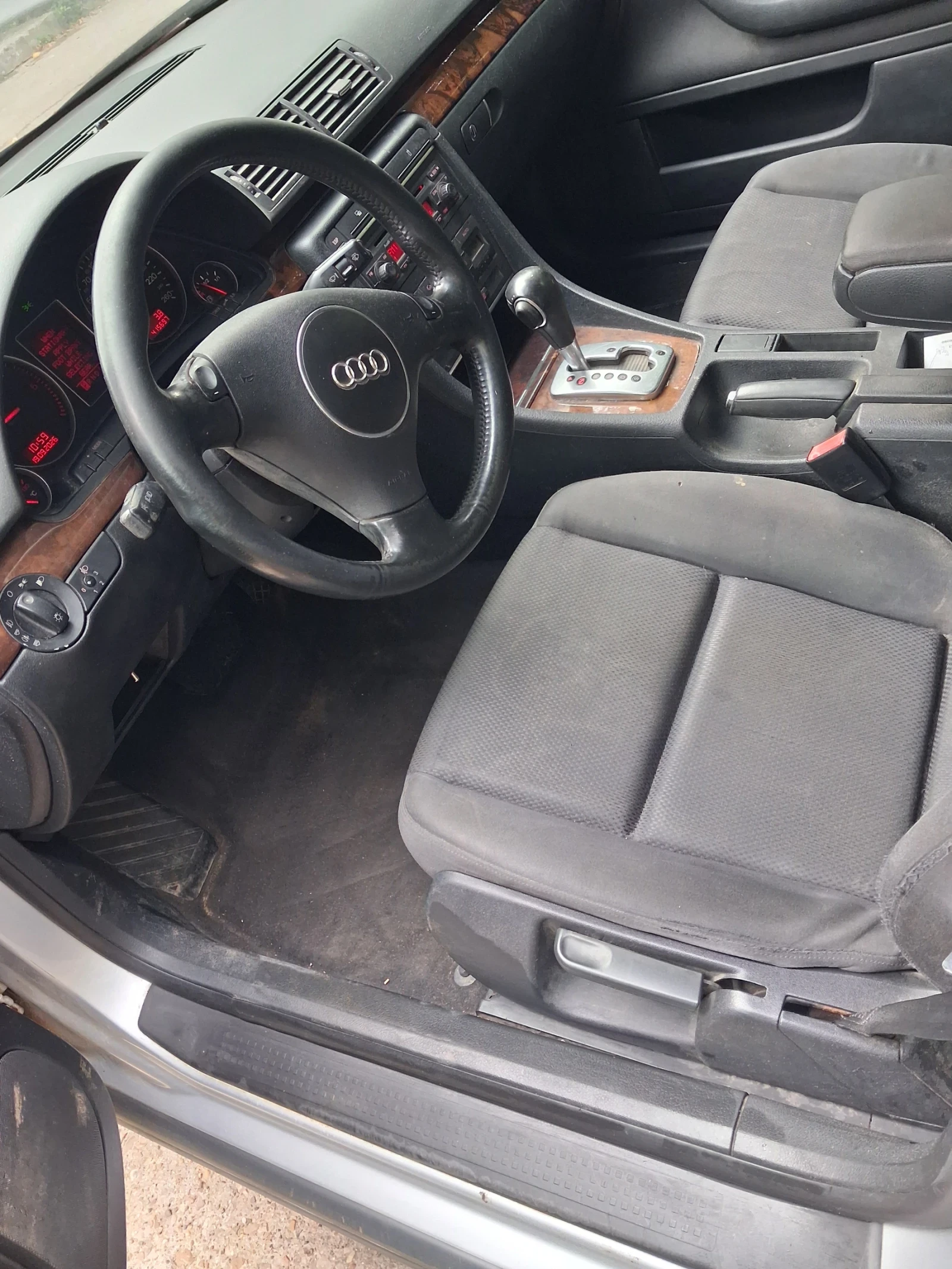 Audi A4 1.9TDI 131К.С-Автоматик, снимка 8 - Автомобили и джипове - 56189545