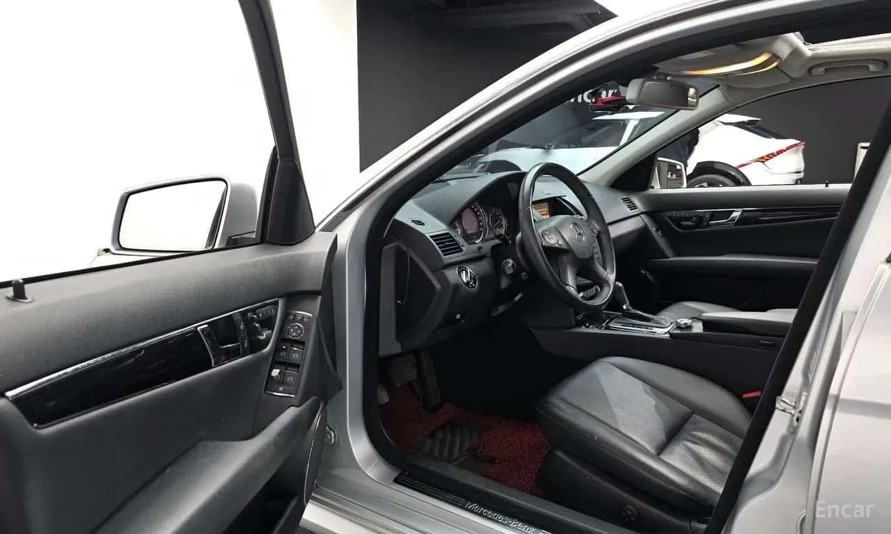 Mercedes-Benz C 200 * C200 CGI * ЦЕНА ДО БГ, снимка 11 - Автомобили и джипове - 56303305