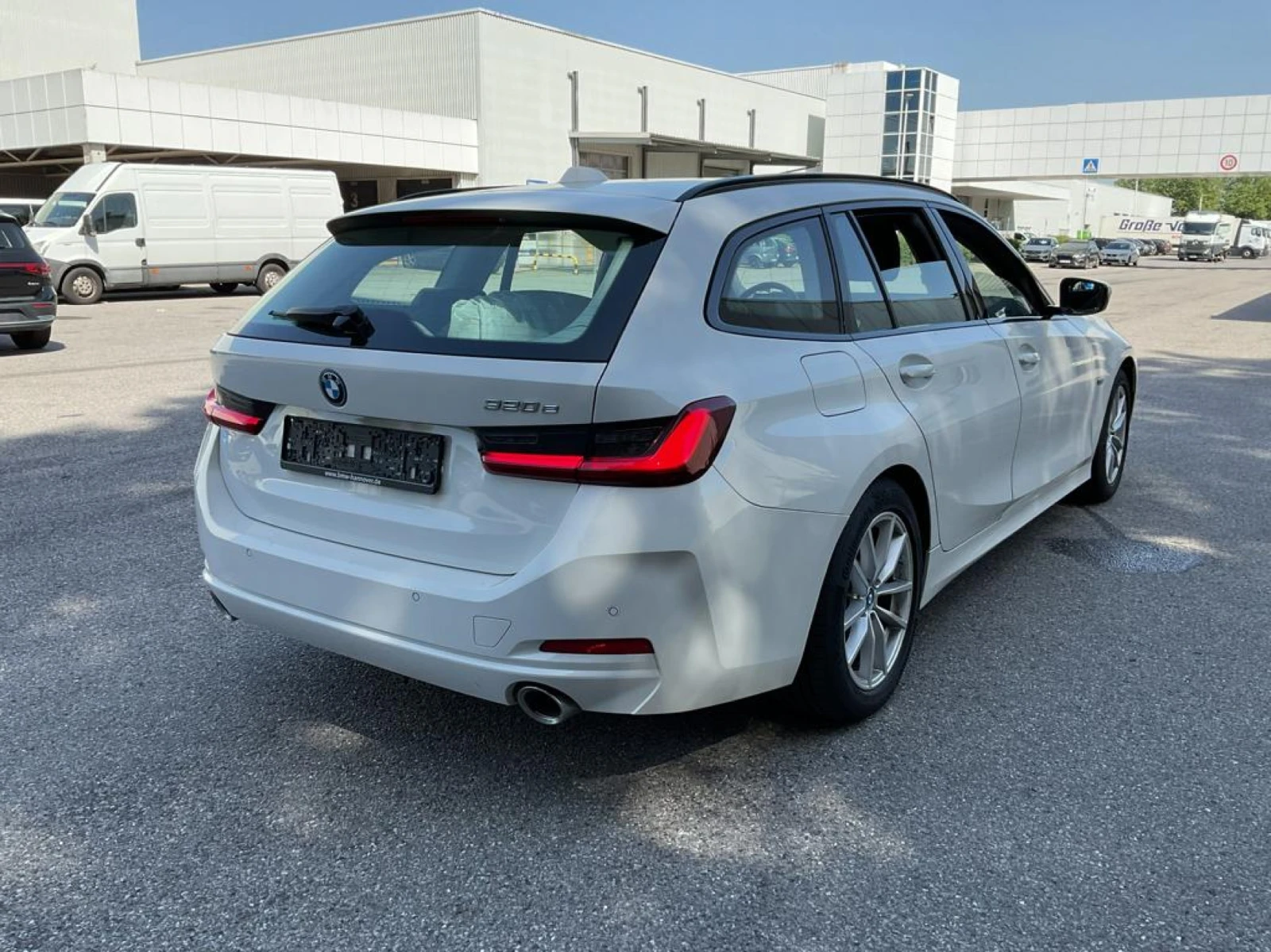 BMW 320 Plug-in Hybrid, снимка 3 - Автомобили и джипове - 56374951
