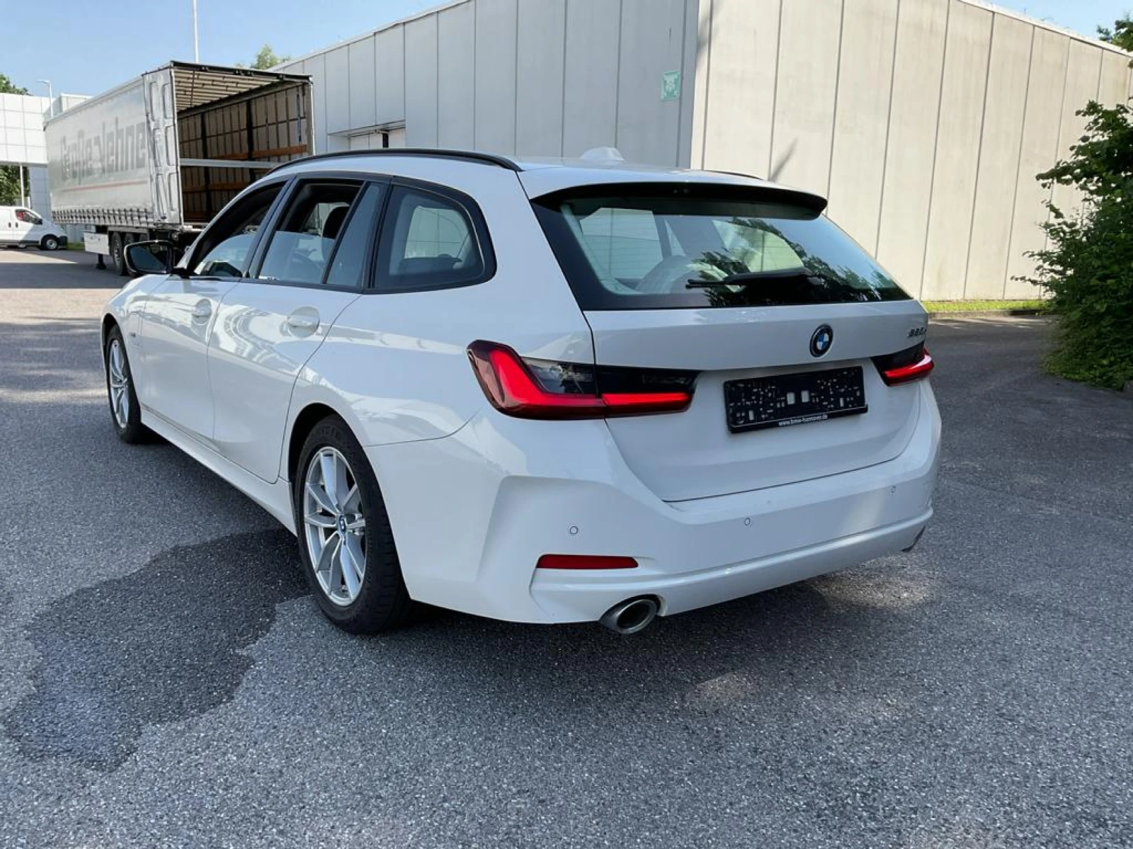 BMW 320 Plug-in Hybrid, снимка 4 - Автомобили и джипове - 56374951