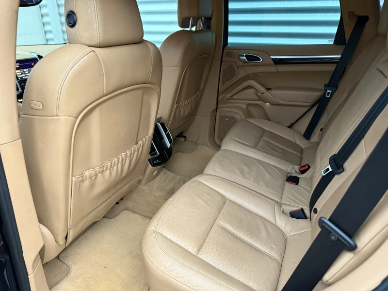 Porsche Cayenne Bose+ BiXenon+ 3.0TDI+ 245kc+ 8ZF, снимка 17 - Автомобили и джипове - 52691097
