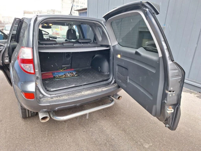 Toyota Rav4 2.2 D-CAT,  6 А/Т , снимка 11 - Автомобили и джипове - 53425344